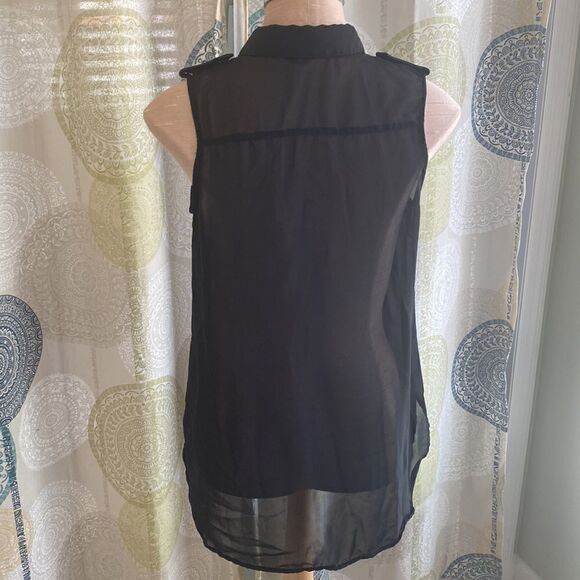 Shear, button down vest with shoulder accents & pockets. Slightly worn. M. - Picture 6 of 7